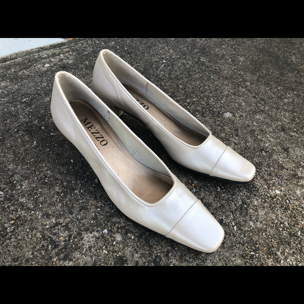 Vanelli 1” Cap Toe Classic Pumps Sz 7.5N (Narrow)